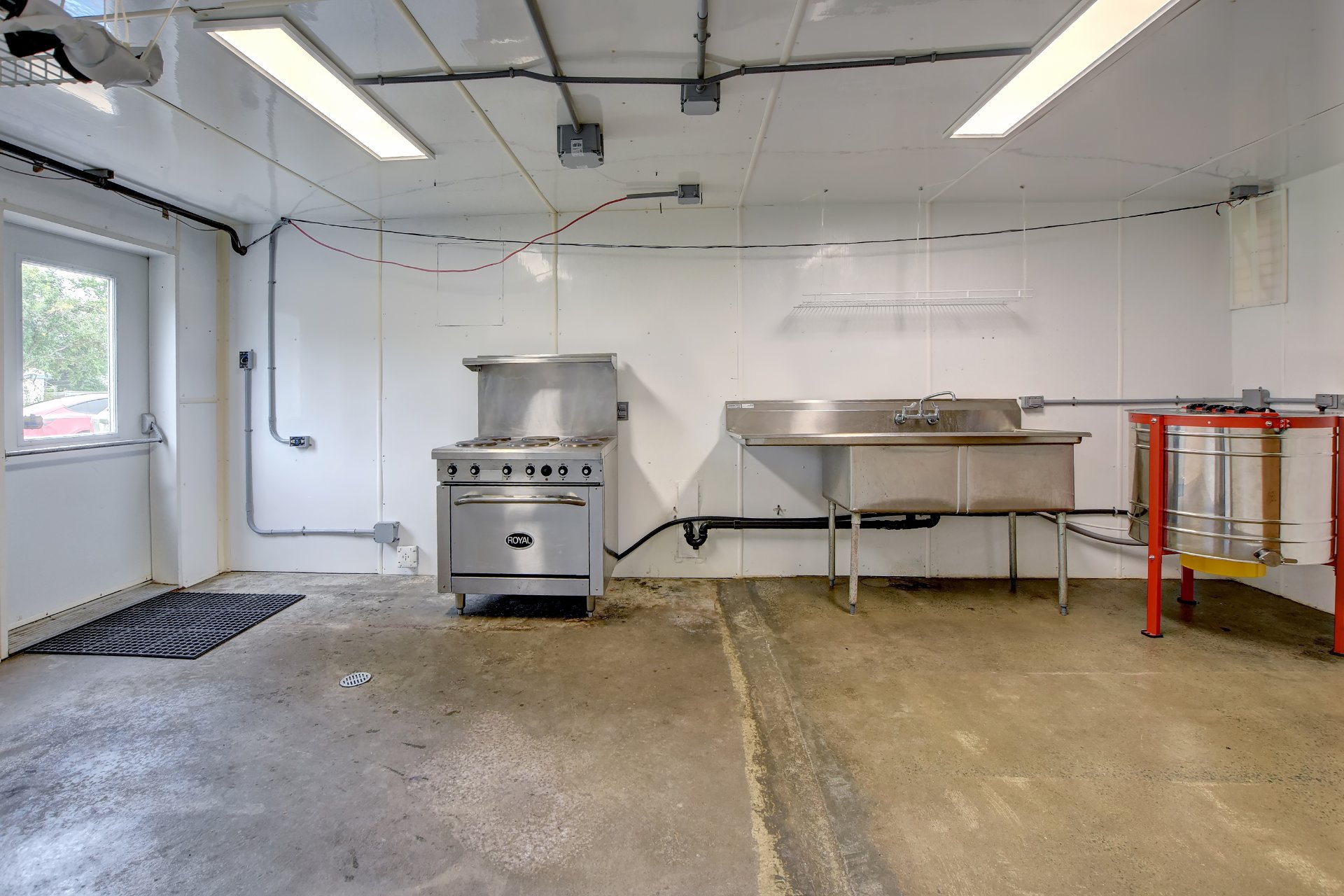 Commercial Sale in Saint-Liguori 4