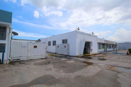 34 E 9th St, Hialeah, FL, 33010-4210 | Card Image