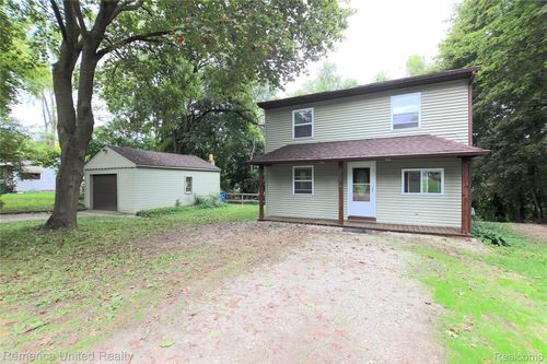 10324 Greenwood Rd, Whitmore Lake, MI, 48189-9101 | Card Image