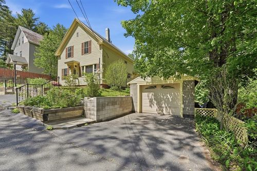 17 E Howe St, Orange, MA, 01364-1243 | Card Image