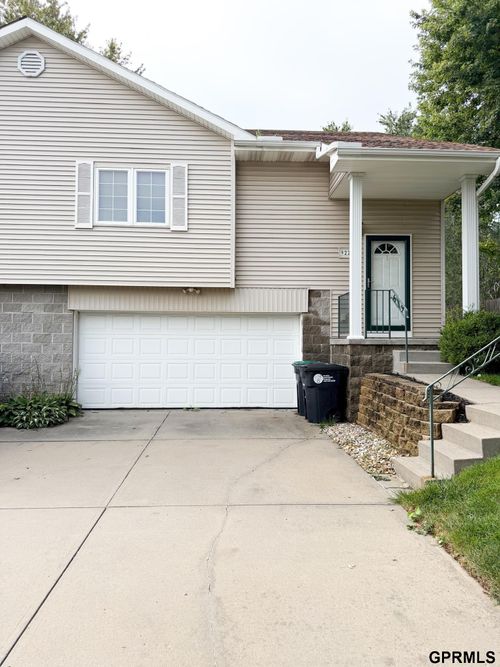 9229 Blondo St, Omaha, NE, 68134-6033 | Card Image