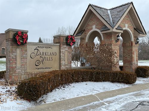 534 Parkland Hills Dr, Oakland Twp, MI, 48306-1769 | Card Image