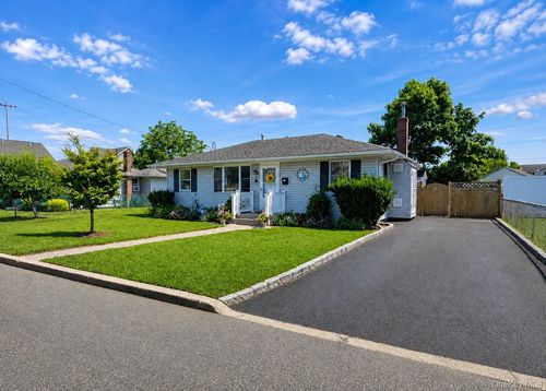 8 Harrison St, Patchogue, NY, 11772-3819 | Card Image