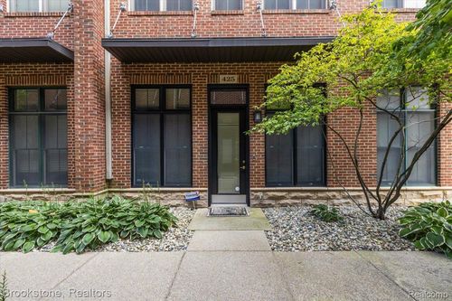 425 Lewis Ct, Birmingham, MI, 48009-6817 | Card Image