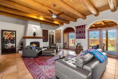 35 N Mesa Rd, El Prado, NM, 87529-7462 | Card Image