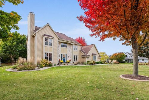 W142N10617 Magnolia Drive, Germantown, WI, 53022 | Card Image