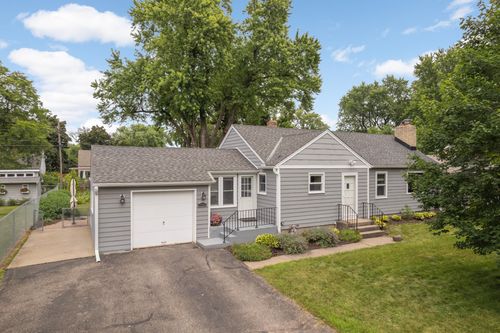 1925 Edgewater Ave, Arden Hills, MN, 55112-7903 | Card Image