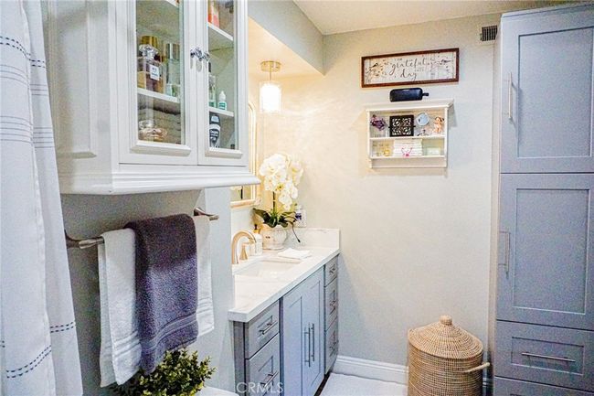 35 - 23215 Caminito Andreta, Condo with 2 bedrooms, 2 bathrooms and 2 parking in Laguna Hills CA | Image 25