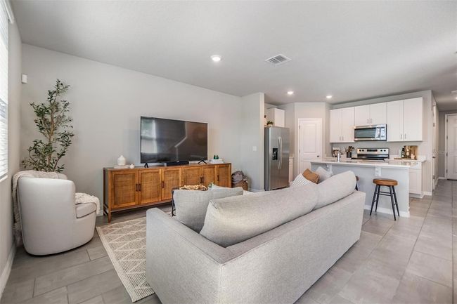 living room/kitchen combo | Image 4