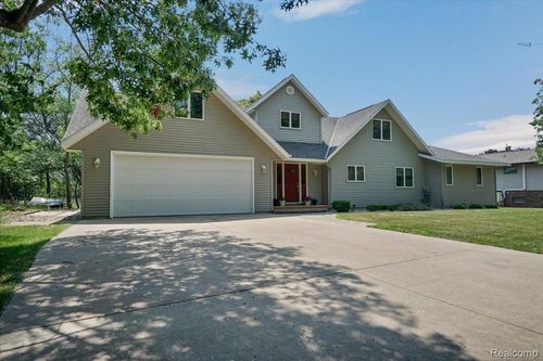 9683 Shore Dr, Pigeon, MI, 48755-8603 | Card Image