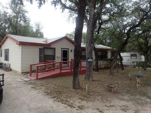 128 Dorothy St, Lakehills, TX, 78063-6741 | Card Image