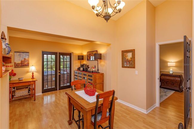 Breakfast Nook Area | Image 15