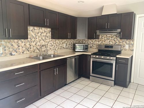 5511 Eaglewood St, San Antonio, TX, 78233-5004 | Card Image