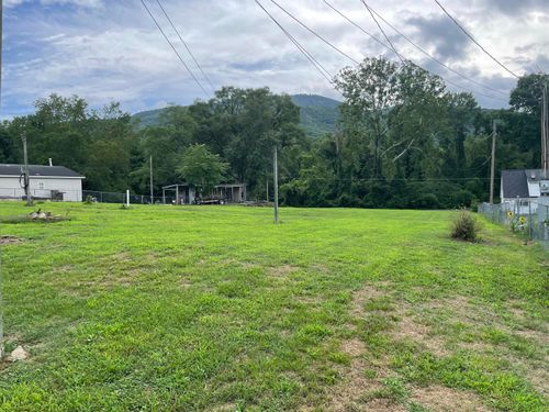 2852 Carvins Cove Rd, Salem, VA, 24153-3350 | Card Image