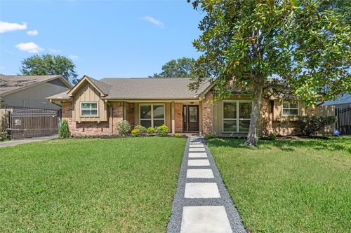 5834 Braesheather Dr, Houston, TX, 77096-3930 | Card Image