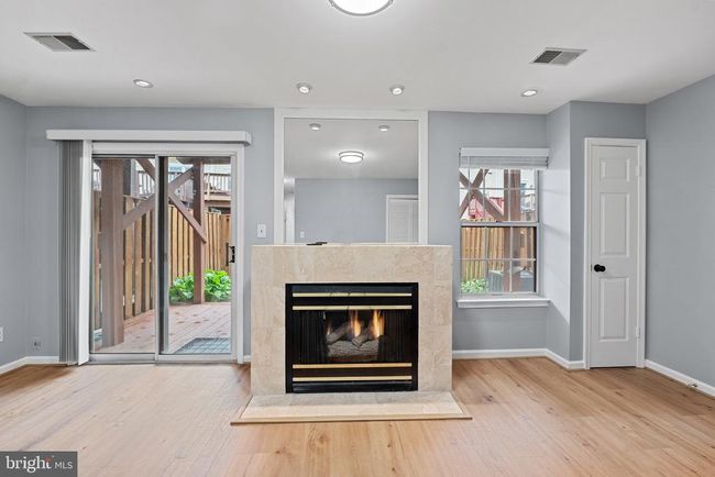6804 Signature Cir, Townhouse with 3 bedrooms, 4 bathrooms and null parking in ALEXANDRIA VA | Image 25