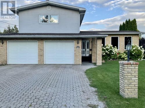 110 Oakwood Rd, Fort Frances, ON, P9A3V3 | Card Image