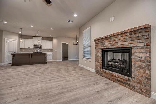 1912 Meadow Brook Road, Yukon, OK, 73099 | Card Image