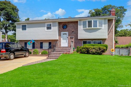 727 Peter Paul Dr, West Islip, NY, 11795-3535 | Card Image