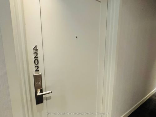 4202-3 Gloucester St, Toronto, ON, M4Y0C6 | Card Image
