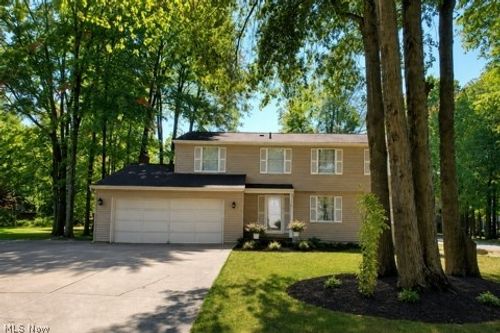 8900 Briarbrook Dr Ne, Warren, OH, 44484-1741 | Card Image