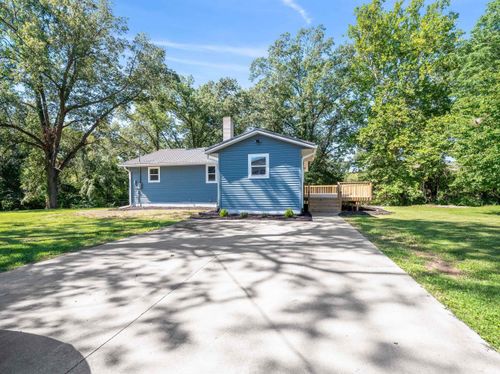 8941 E Nordman Dr, Syracuse, IN, 46567-8356 | Card Image