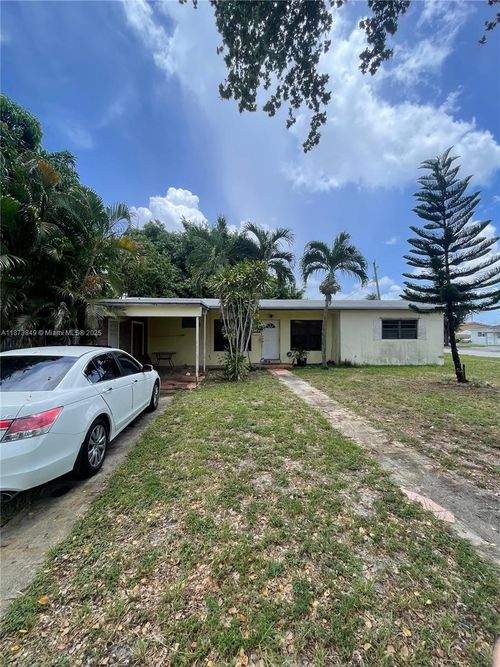 3721 W 5th Ct, Hialeah, FL, 33012-4206 | Card Image