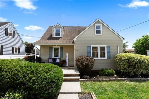 415 W Frech Ave, Manville, NJ, 08835-1961 | Card Image