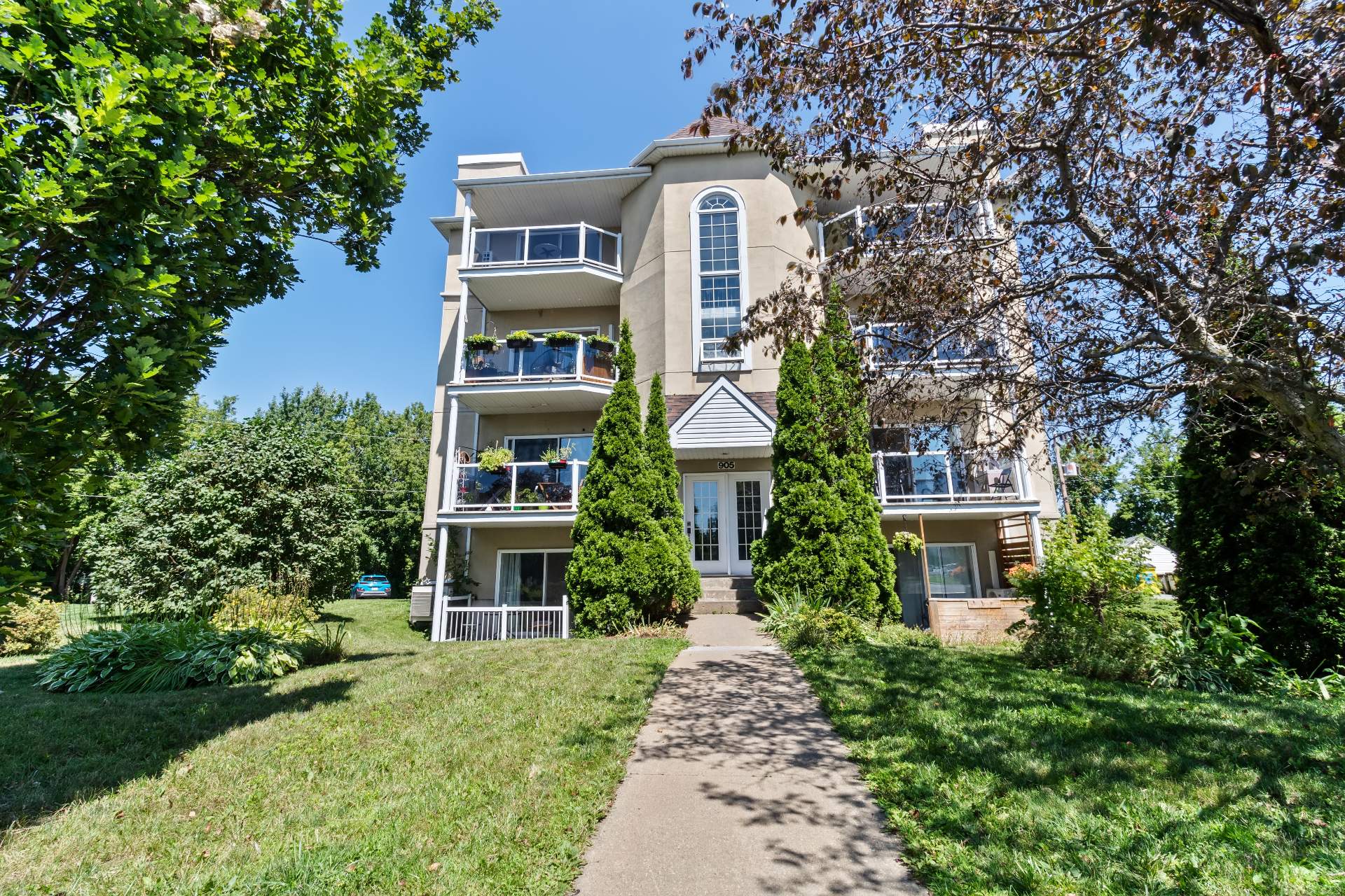 Residential in Sainte-Catherine 5