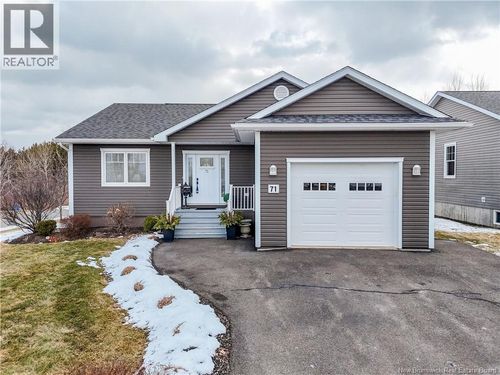 71 Stapleton St, Fredericton, NB, E3C0J5 | Card Image