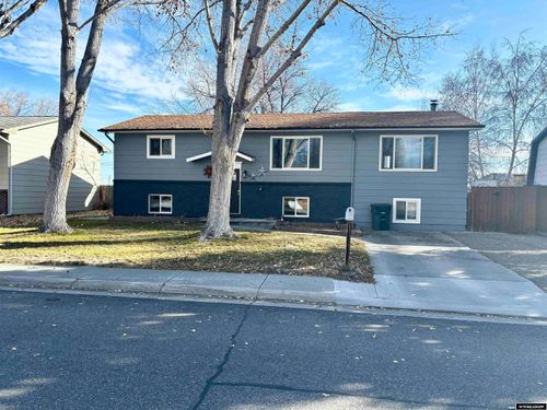 1013 Eastview Dr, Riverton, WY, 82501-2615 | Card Image