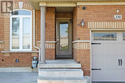 330 Hawkview Blvd, Townhouse with 3 bedrooms, 2 bathrooms and 3 parking in Woodbridge ON | Image 2