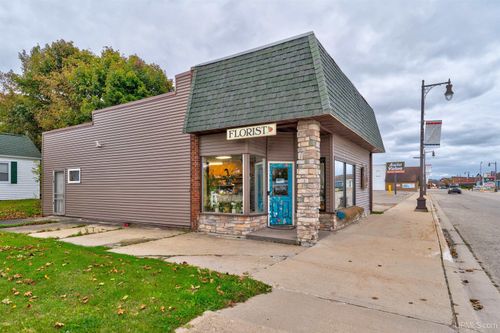 176 River Street, Manistique, MI, 49854 | Card Image