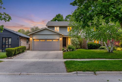 117 Chalmers St, Oakville, ON, L6L5P2 | Card Image