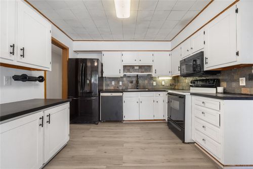 702 E Argyle St, Harrison, AR, 72601-3867 | Card Image