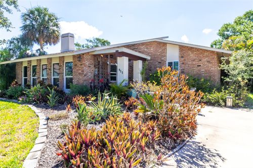 911 Cimarron Cir, Bradenton, FL, 34209-1139 | Card Image