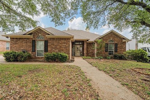 209 Keswick Dr, Hewitt, TX, 76643-3770 | Card Image