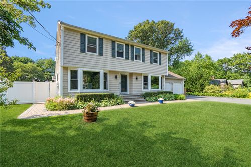 42 Colonial St, E Northport, NY, 11731-5805 | Card Image