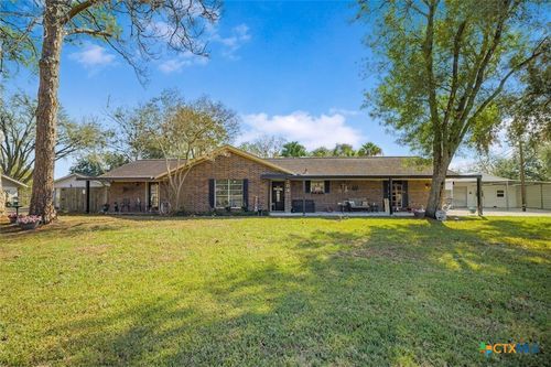 204 Brooks Rd, Victoria, TX, 77904-1470 | Card Image