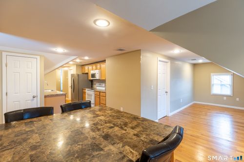 fl-3-772 Farmington Ave, West Hartford, CT, 06119-1685 | Card Image