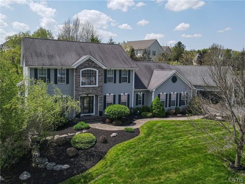 8304 Preserve Pkwy, Manlius, NY, 13104-8351 | Card Image