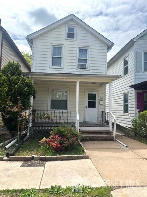 220 Powers Street, New Brunswick, NJ, 08901 | Card Image