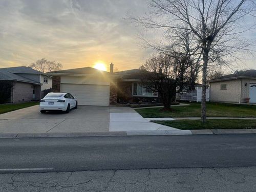 852 Tonne Rd, Elk Grove Village, IL, 60007-4709 | Card Image