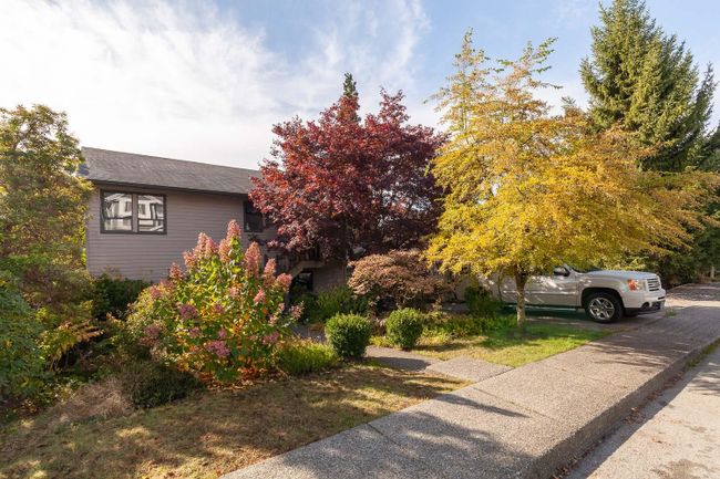 221 W 28th Street, House other with 4 bedrooms, 2 bathrooms and 3 parking in North Vancouver BC | Image 3