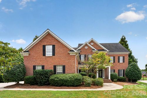 105 Castlestone Ln, Matthews, NC, 28104-7277 | Card Image