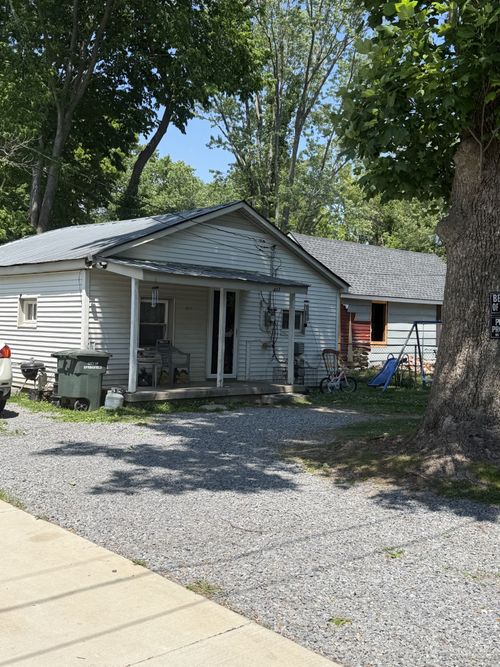 721 17th Ave W, Springfield, TN, 37172-3349 | Card Image