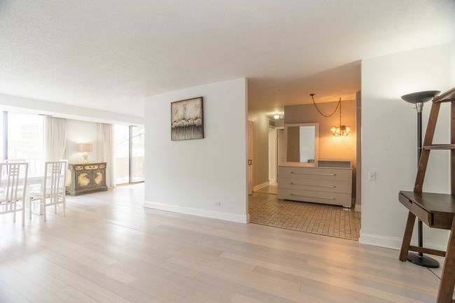 APT-208 - 2 S Atrium Way, Condo with 1 bedrooms, 2 bathrooms and 2 parking in Elmhurst IL | Image 4