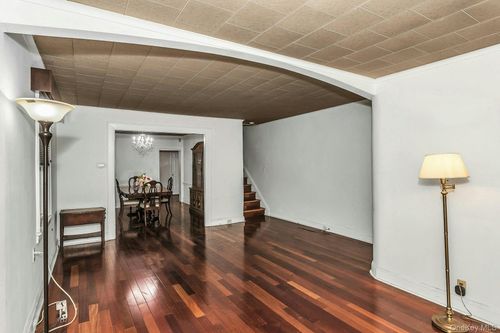 148 87th Avenue, New York, NY, 11435 | Card Image