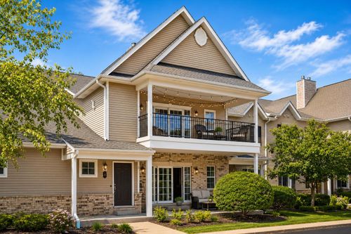 7942 Williamsburg Ct, Bristol, WI, 53104-8704 | Card Image