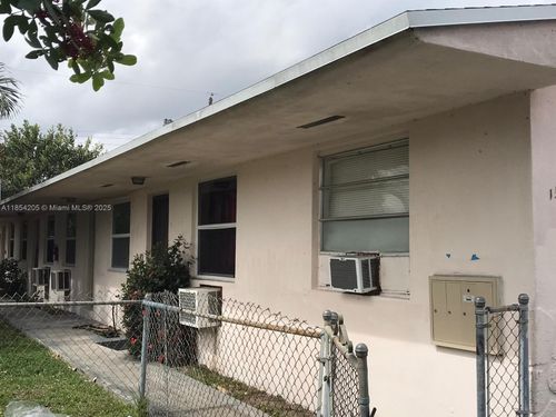 apt-2-15940 Ne 19th Pl, North Miami Beach, FL, 33162-5758 | Card Image